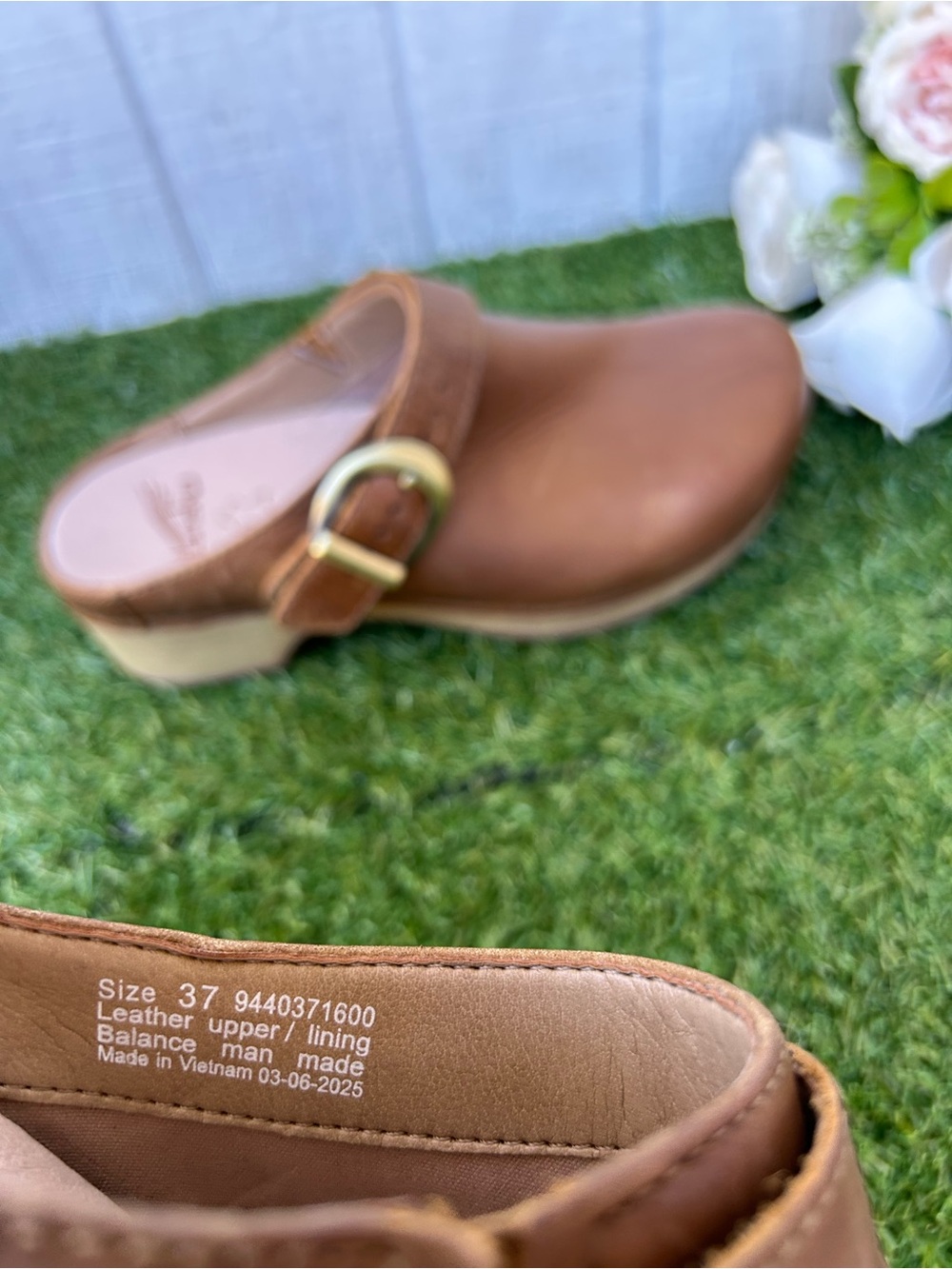 Dansko Baylor Women's Clogs Tan
Oiled Pull Up Leather
$154.95 size 37 US 6.5-7 - Picture 15 of 16